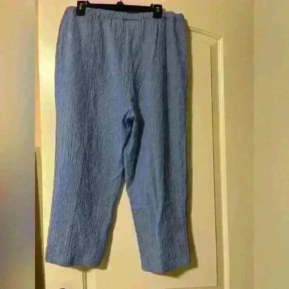 Norm Thompson women’s crinkle capris, periwinkle blue, sz - Large - Picture 3 of 4